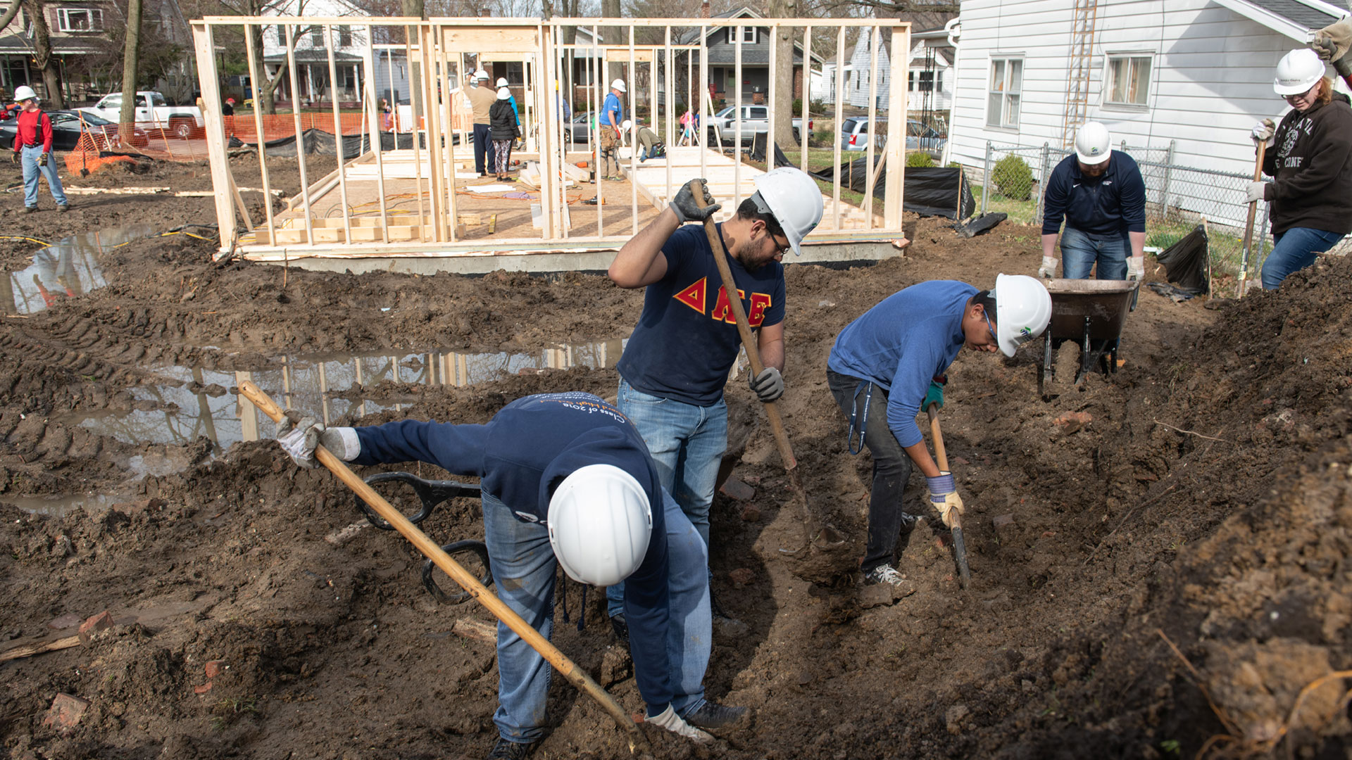 Volunteers at Habitat for Humanity