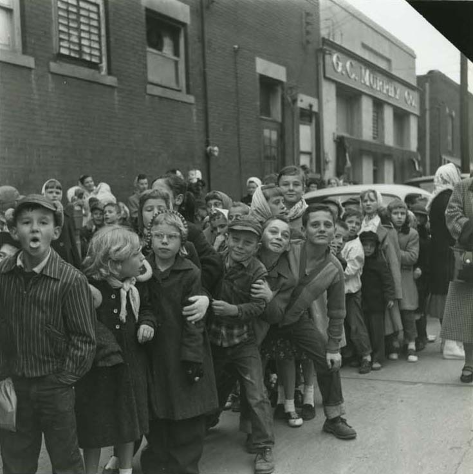 Temple, “Children Wait in Line,” Chronicling Illinois
