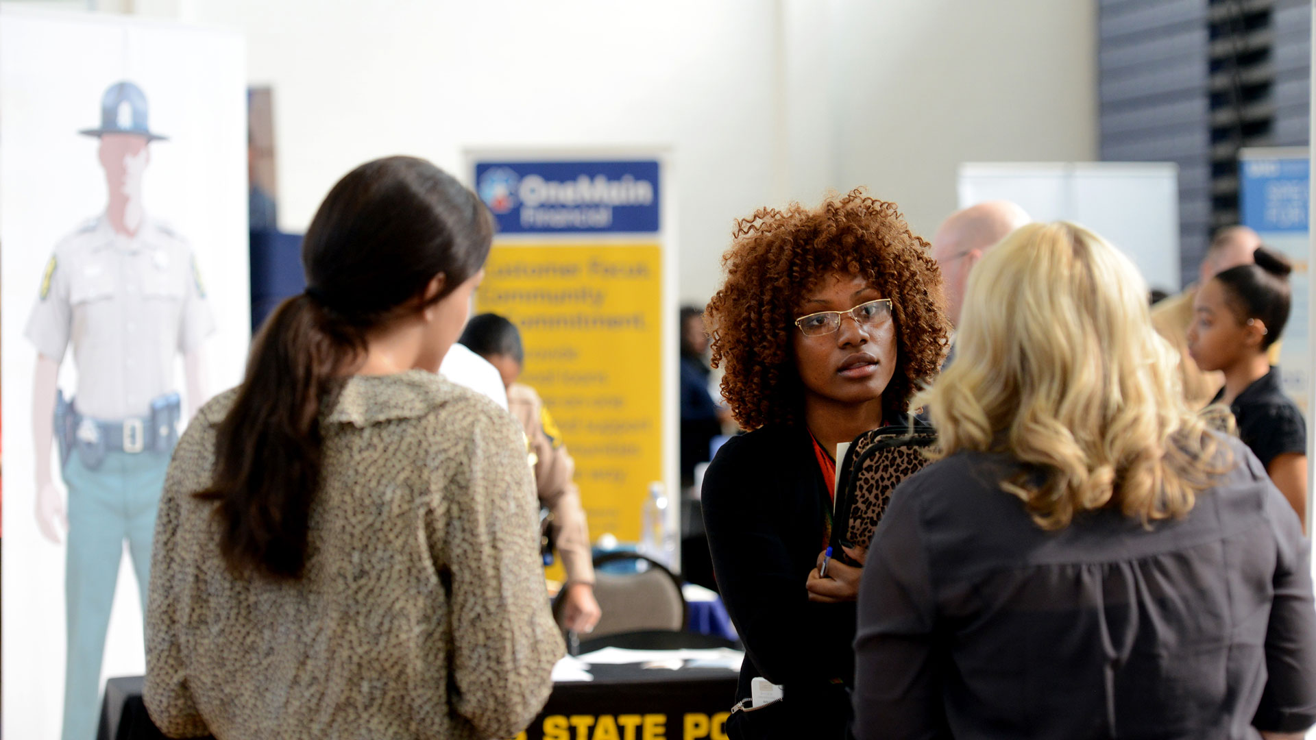 students at a job fair talking to potential employers
