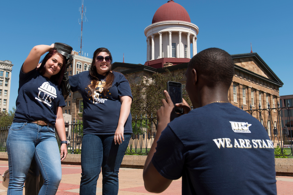 UIS students in front of Old State Capital