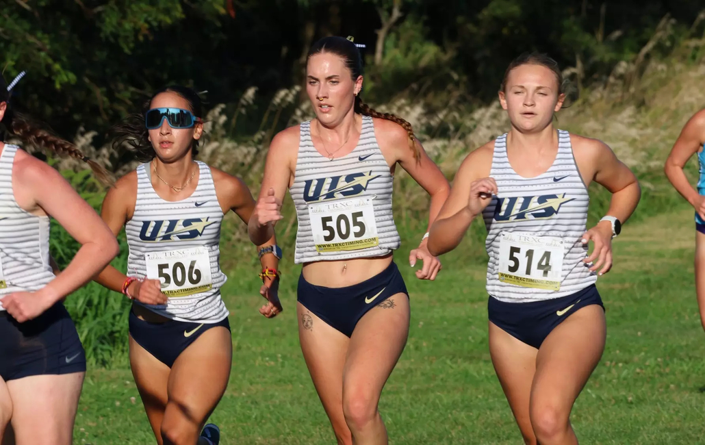 Jade Aubrey, Lillian Buzani and Marissa Roggensack racing