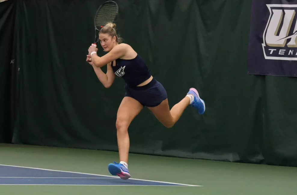 Niamh Grogan playing tennis