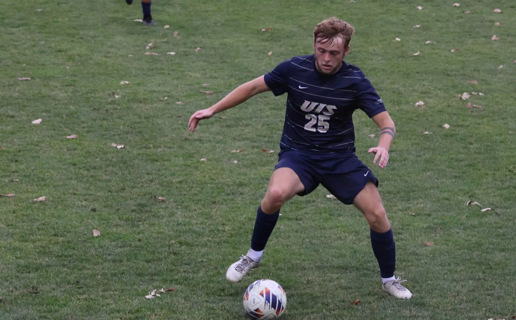 Andrew Synoradzki playing soccer