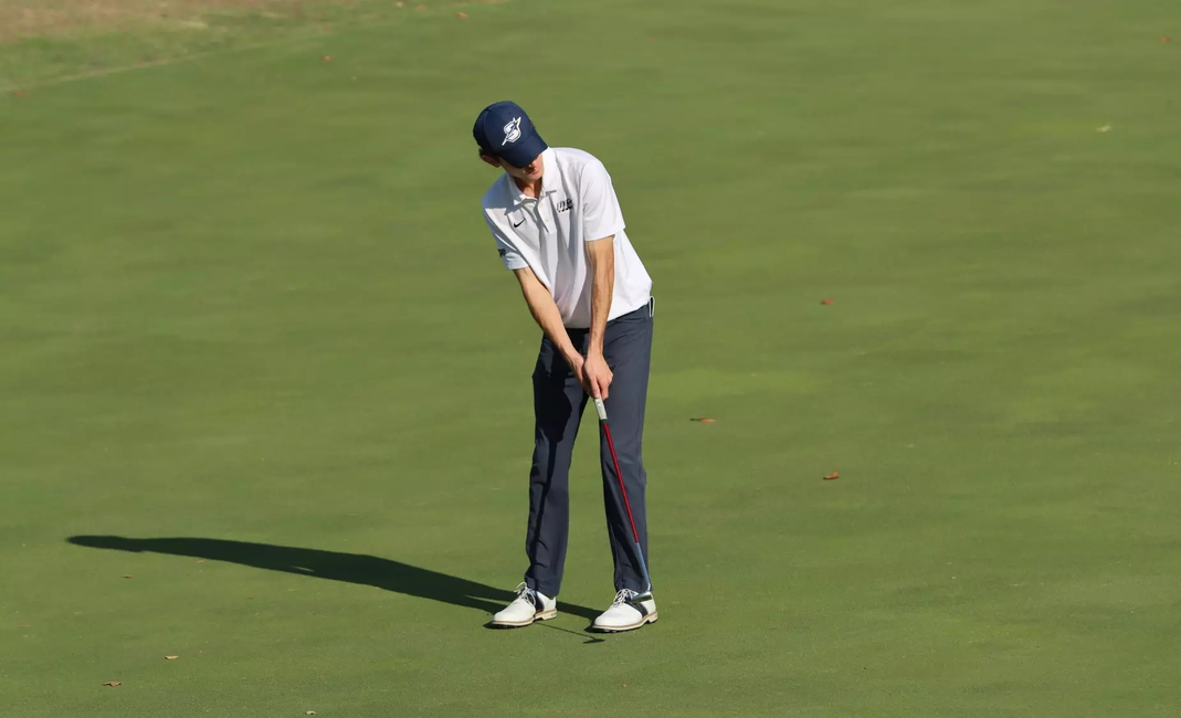 Brady Wilson golfing