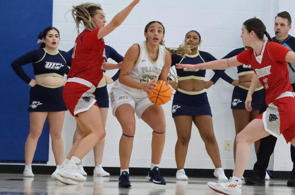 Allysia McDaniel playing basketball