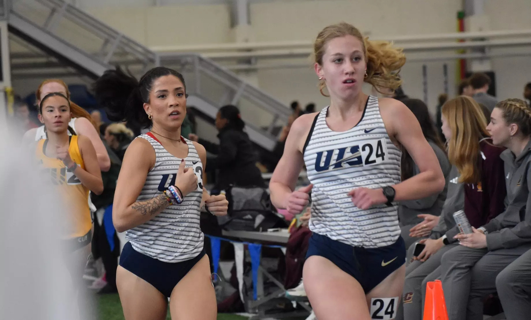 Jordan Serrano and Kaleigh Inniss racing indoor track