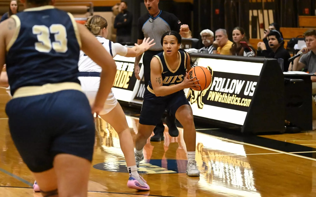 Kayla Rice playing basketball