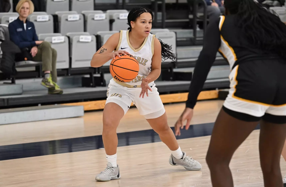 Kayla Rice playing basketball