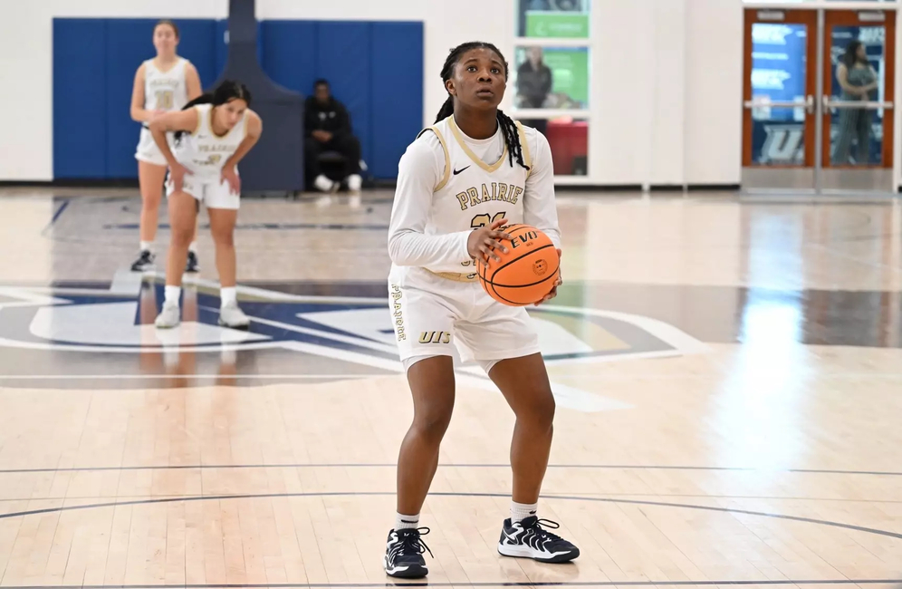 Saharra Murphy shooting free throw