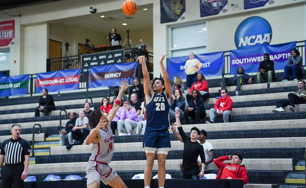 Evan Altman shooting the basketball