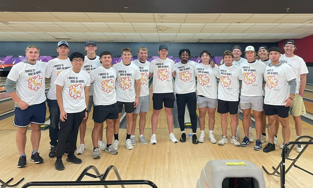 Members of the UIS baseball team at bowling alley