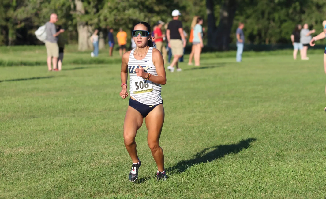 Lillian Buzani running cross country