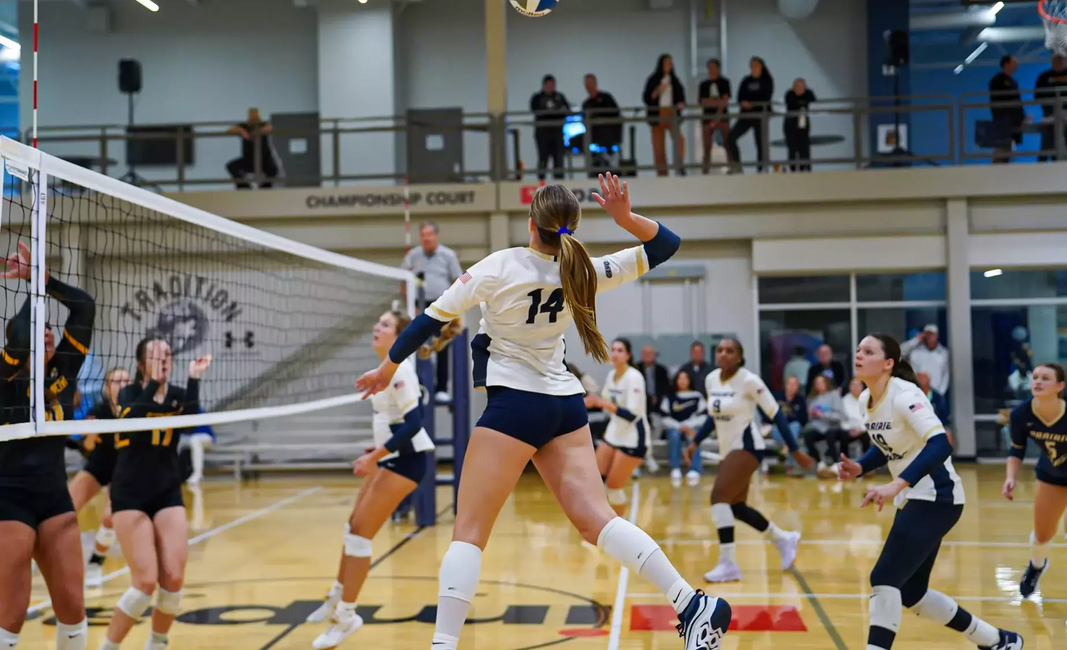 Kendall Johnson playing volleyball