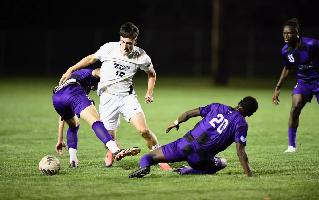 Gabriel Smyth faces defenders