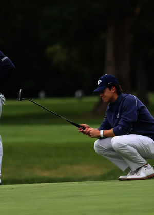 UIS golfer scouting a putt