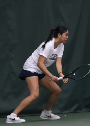 Cristina Mendoza Romero playing tennis