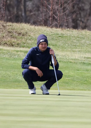 Sacha Lamraski preparing to make a putt in golf