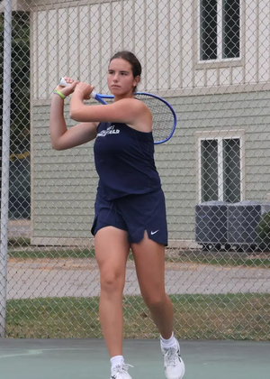 Ema Norma Bordean playing tennis