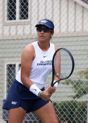 Alisha Deogaonkar playing tennis