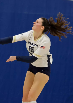 Makenna Cox playing volleyball