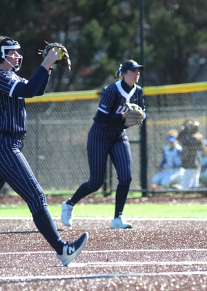 Alexis Carroll pitching in blue UIS uniform