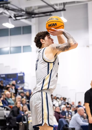 Isaiah Davis playing basketball at UIS