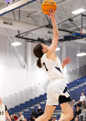 Kennedy Osterman playing basketball at UIS