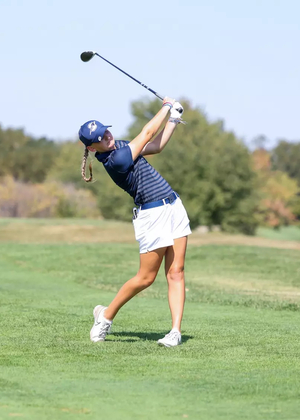 Elaine Grant golfing