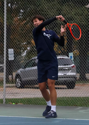 Lukas Pieringer playing tennis