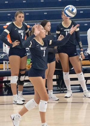 Madeline Mendelblatt serving the ball 
