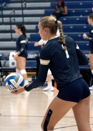 Maddie Mendelblatt serving