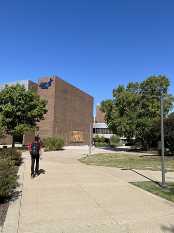Front of Illinois Central College