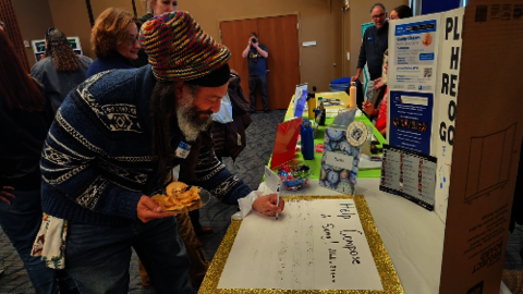 UIS employee making a donation to the Faculty-Staff Campaign