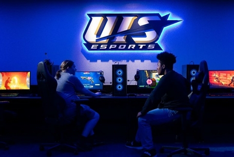 Two student talking in the esports arena.