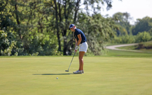Elaine Grant golfing