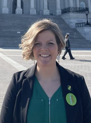 Leanne Casner standing in front of the US Capitol building