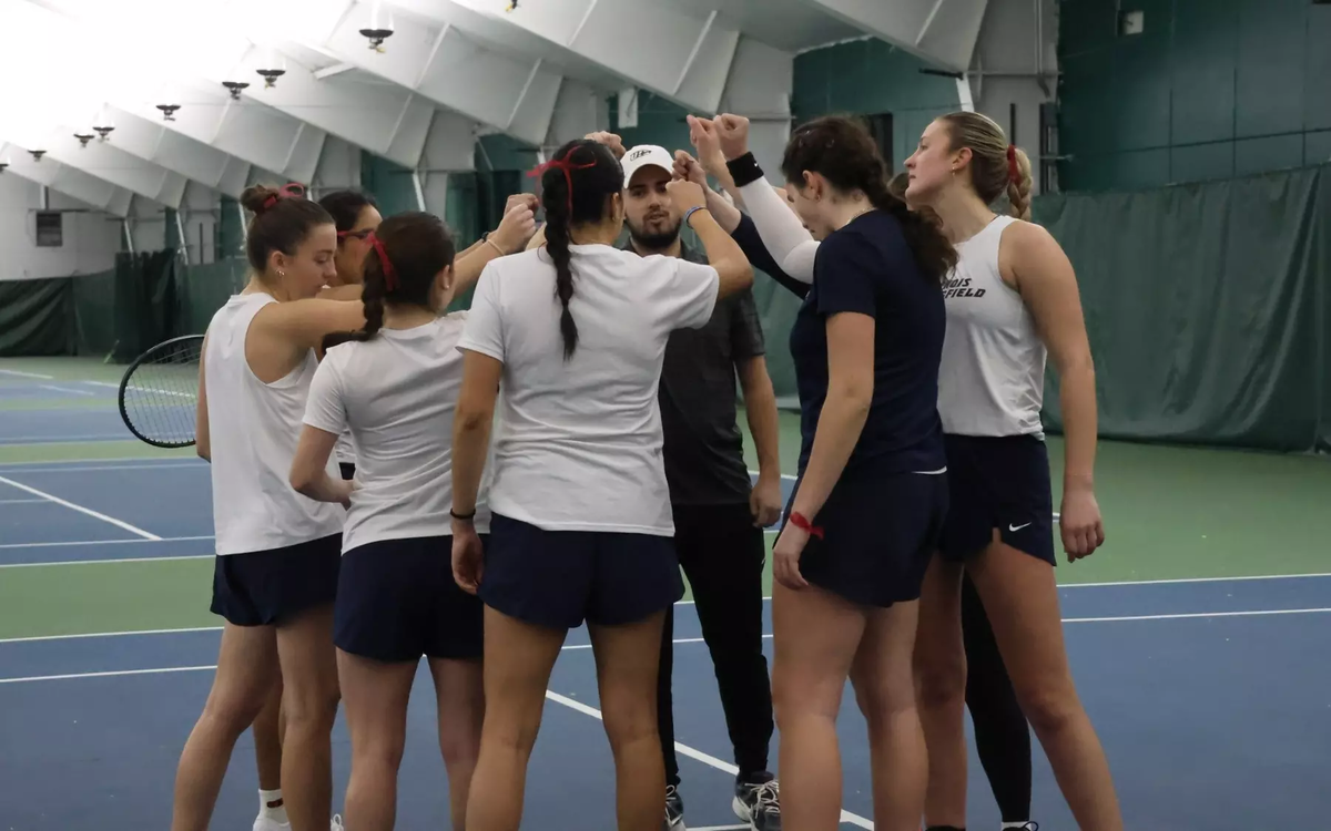 UIS women's tennis team huddle