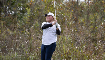 Peyton Woods golfing