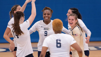 UIS Volleyball Team Huddle