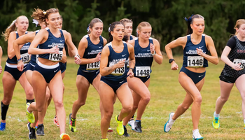 UIS women's cross country team starts race