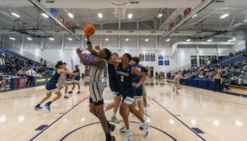 Jorden Williams playing basketball at UIS