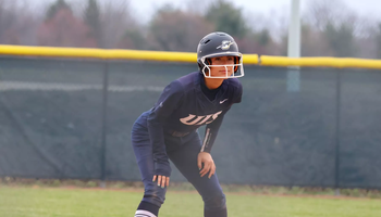 Malia Bender baserunning