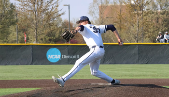 Ben Benoit pitching