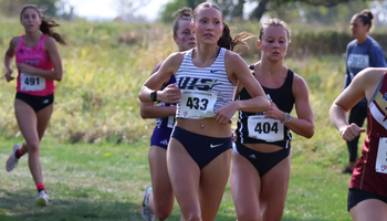 Madelyn Miller racing cross country