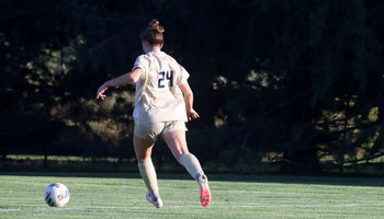 Riley Lloyd playing soccer in UIS gold