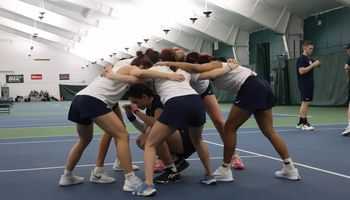 UIS Women's Tennis Huddle