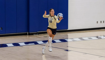 Alexis Schwartz Serving
