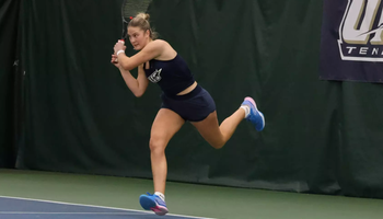 Niamh Grogan playing tennis