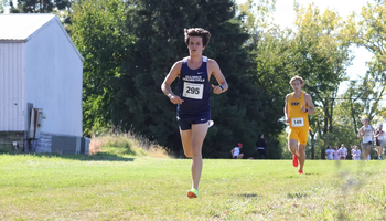 Logan Iott running cross country