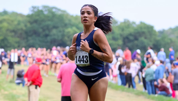 Kaleigh Inniss running cross country